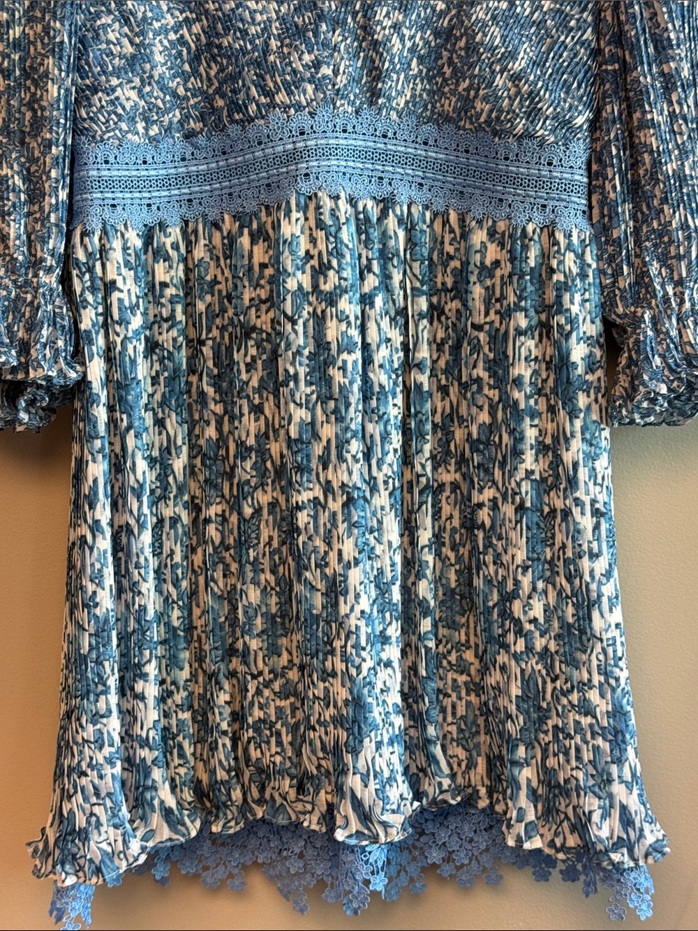 Alice + Olivia Blue Floral Pleated Mini Dress Lace Trim Women's Size 2 - Picture 3 of 7